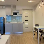 Breezy Room With Balcony View Sukhumvit77