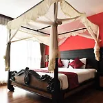 Boss Suites Nana Hotel