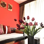 Boss Suites Nana Hotel
