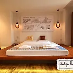 Boutique Poo-Yai Lee
