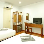 Double Dd House At Mrt Sutthisarn