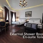 Double Bed Hotel