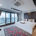 Central Bangkok, 5 Stars River View & Characteristic Decor