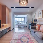Central Bangkok, 5 Stars River View & Characteristic Decor