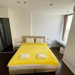 Luxury Apartment With Infinity Pool Balcony Gym