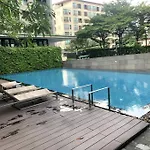 Bts Phrom Phomg /Sukhumvit Road