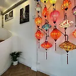 The White Den Sukhumvit 44