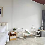 Mr Black & Ms White -Self Check In Accommodation