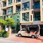 Ramada By Wyndham Bangkok Ten Ekamai Residences
