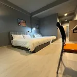 Chiangmai Vibe, City House, 7 Mins To Bts, City Center, Private Room In Sathon, Private Bathroom, Bangkok, Thailand