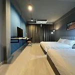 Chiangmai Vibe, City House, 7 Mins To Bts, City Center, Private Room In Sathon, Private Bathroom, Bangkok, Thailand