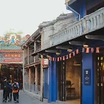 2Br Stylist Rare Find China Town