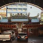 2Br Stylist Rare Find China Town