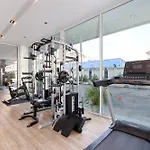 Leenova Hotel