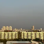 Abac Condo, Huamak