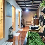 Meemaw\'S House Hostel