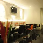 Leenova Hotel