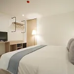 E11 Hotel - Bts Punnawithi
