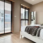 Free Pick Up / Stunning Luxury Family Home 3B3B