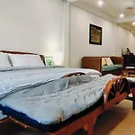 Whole 3-Storey House Right In The Local Community.