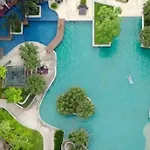 Lot Of Food Night Market Swimming Pool Very Near Train Mrt Big Shopping Malls