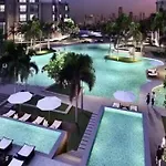 Lot Of Food Night Market Swimming Pool Very Near Train Mrt Big Shopping Malls