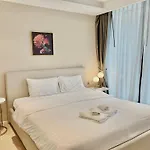 Sukhumvit 11#Luxury#Pool#Gym#Bts Nana&Mrt Sukhumvit#1Br#Max4Ppl