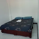 Sleep Dee Hostel
