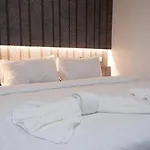 Baan Kun Mhor Hostel บ้านคุณหมอโฮสเทล