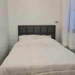 Aunty Thong\'S House