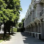 Sukhumvit 16 Townhouses, Inhome Luxury Residences