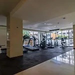 City Center 1 Bedroom Fast Wifi Pool Checkin 24H
