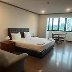 Spacious 1,2 & 3 Bedroom Serviced Apartments Omni - Nana Bts