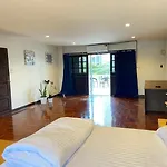 3 Brothers House Ekkamai