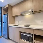 Modern Room With Pool And Gym In The City Center Just 600M From Subway Station!