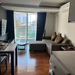 Spacious Bedroom- 2 Mins From Train Station