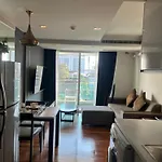Spacious Bedroom- 2 Mins From Train Station