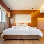 Veronica Residence