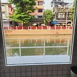 Line Bangkok Hostel
