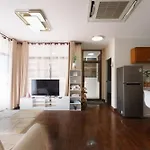 Charming 3-Storey House Near Bts Onnut Station