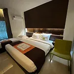 Collection O The Bangkok Airport Link Suite