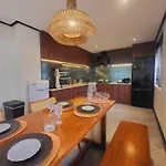 2Br Soho Chinatown Full Kitchen With Bathtub
