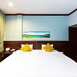 The President Hotel At Chokchai 4