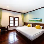 The President Hotel At Chokchai 4