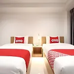 Super Oyo 484 Pannee Residence Khaosan Sha Plus