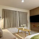 Serene Escape 2 Mins From Srt Wat Samien Nari