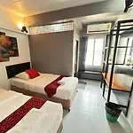 Casa Picasso Near Chabad House