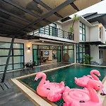 Luxury Pool Villa 77