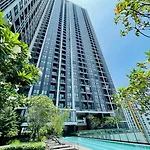Nue Condo Mrt Yellow Si La Salle Station
