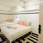 Shared Room In Heritage Apartment Bangkok Old Town